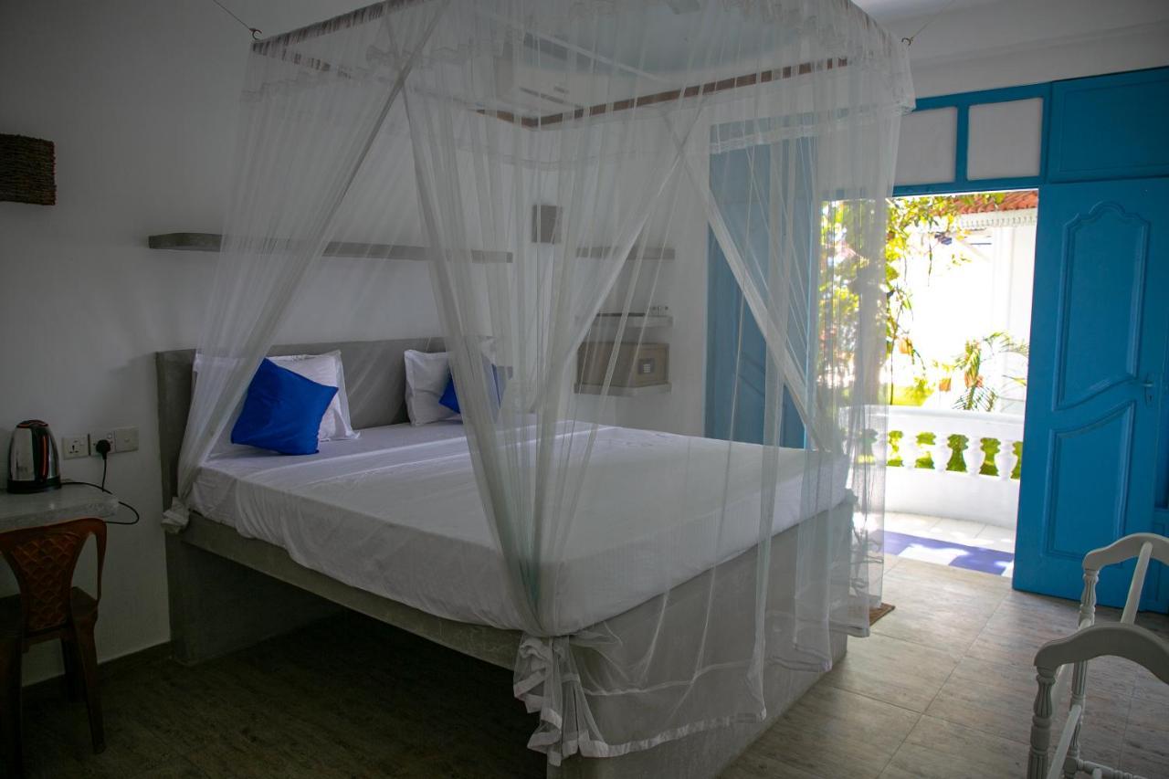 Alma Beach Hotel Weligama Exterior photo