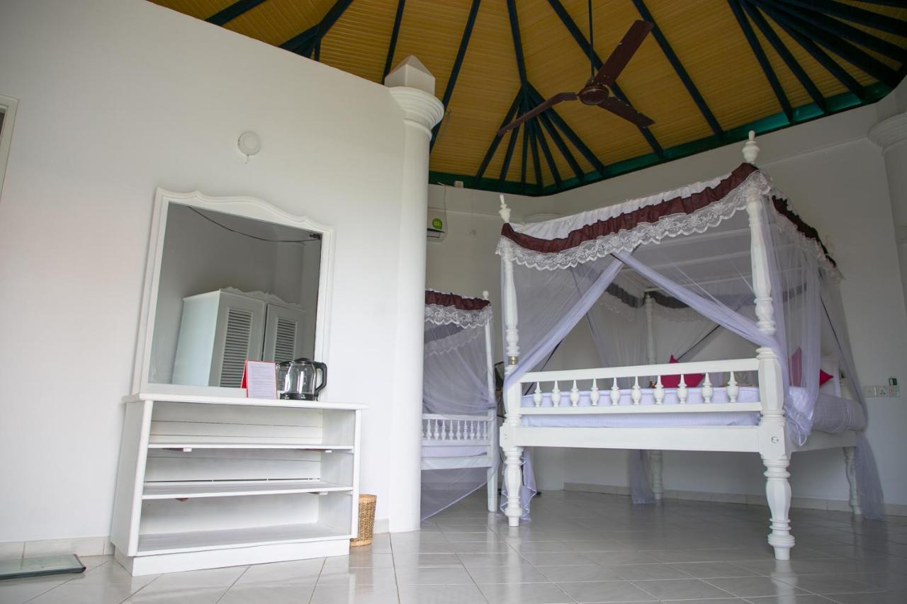 Alma Beach Hotel Weligama Exterior photo